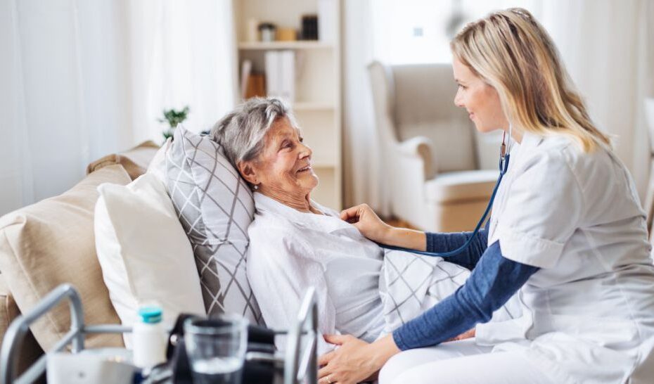 Descubra como agir com segurança ao indicar home care como extensão da conduta médica