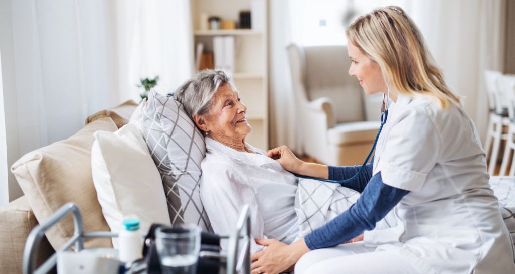 Descubra como agir com segurança ao indicar home care como extensão da conduta médica